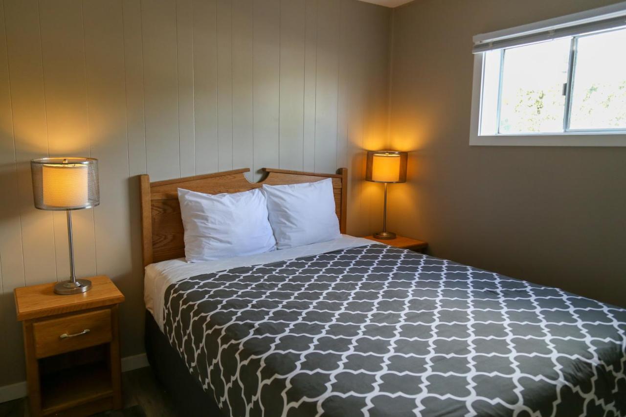 Richter Pass Beach Resort Osoyoos Buitenkant foto