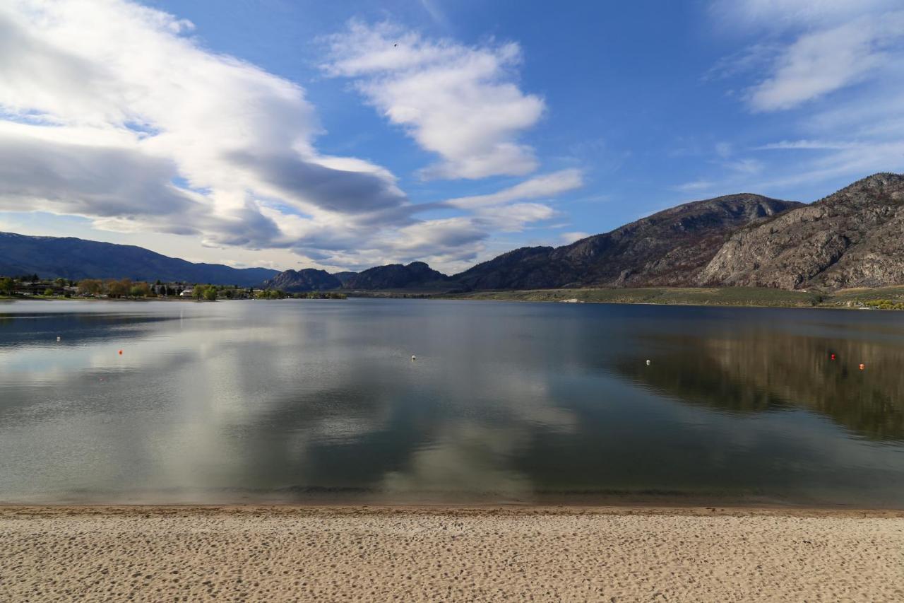 Richter Pass Beach Resort Osoyoos Buitenkant foto