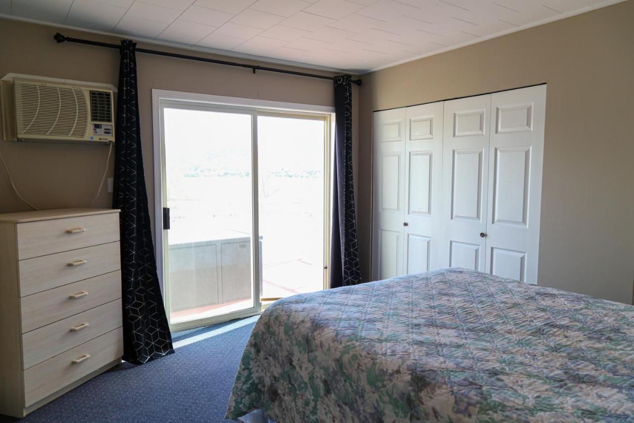 Richter Pass Beach Resort Osoyoos Buitenkant foto